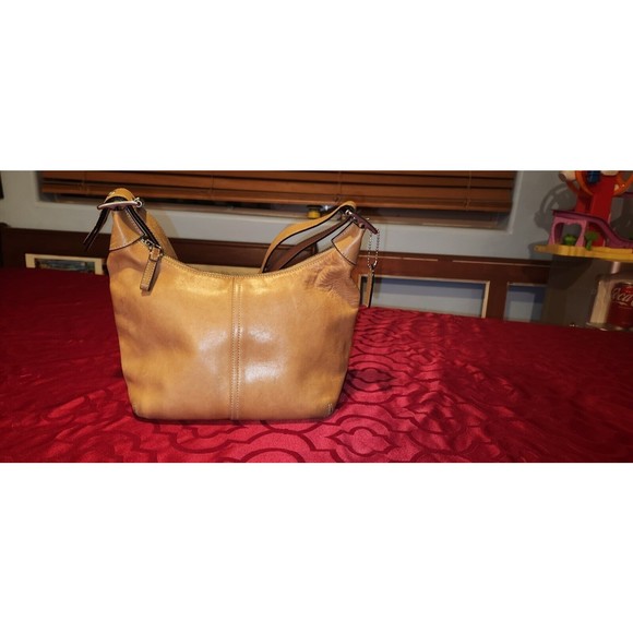 Coach Handbags - Coach B06I-9566 Vintage Legacy Classic Leather Purse